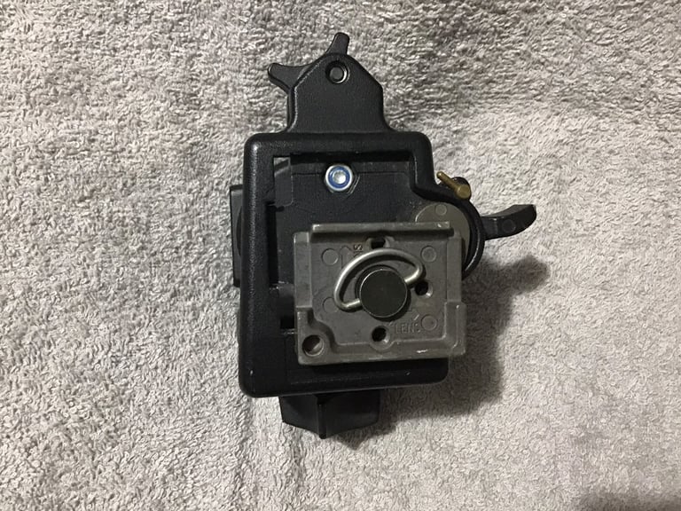 MANFROTTO TRIPOD HEAD VERY GOOD CONDITION COST OVER £100. SELLING FOR 