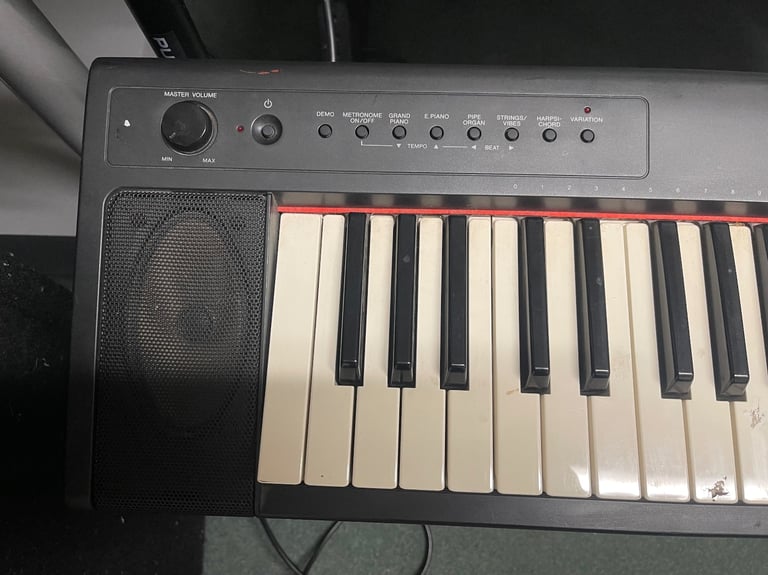 Yamaha Piaggero Np-13 Electric Electronic Digital Music Keyboard Black 61 Key