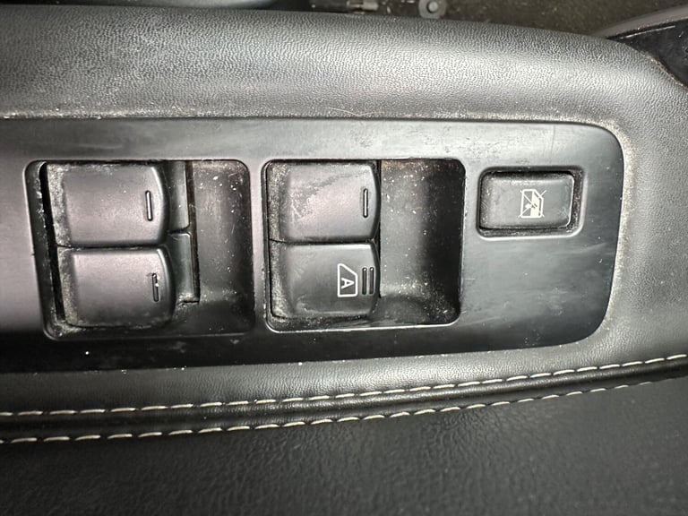 2011 Nissan Qashqai 1.6 [117] Tekna 5dr HATCHBACK Petrol Manual