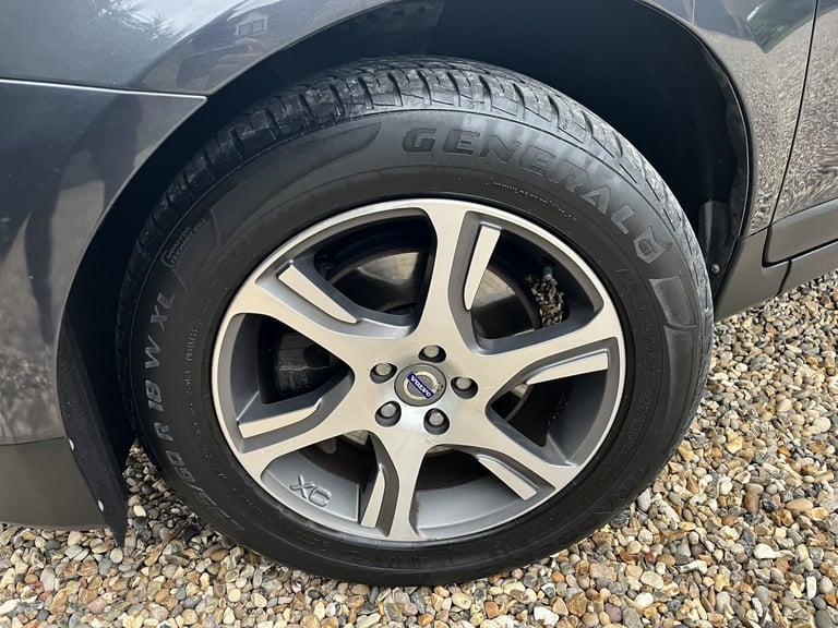 VOLVO XC60 2.4 D5 SE Lux 2011