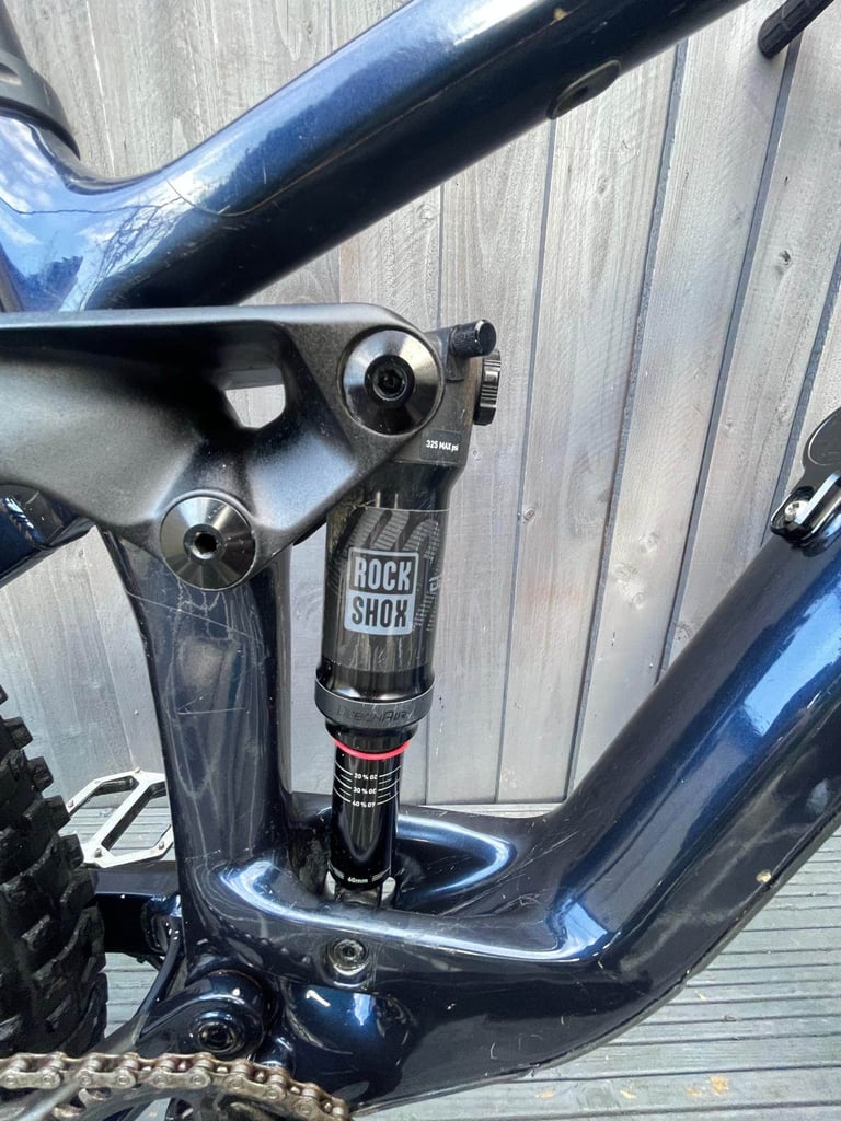 2022 Vitus Escarpe 27 CR mountain bike in velocity blue. 