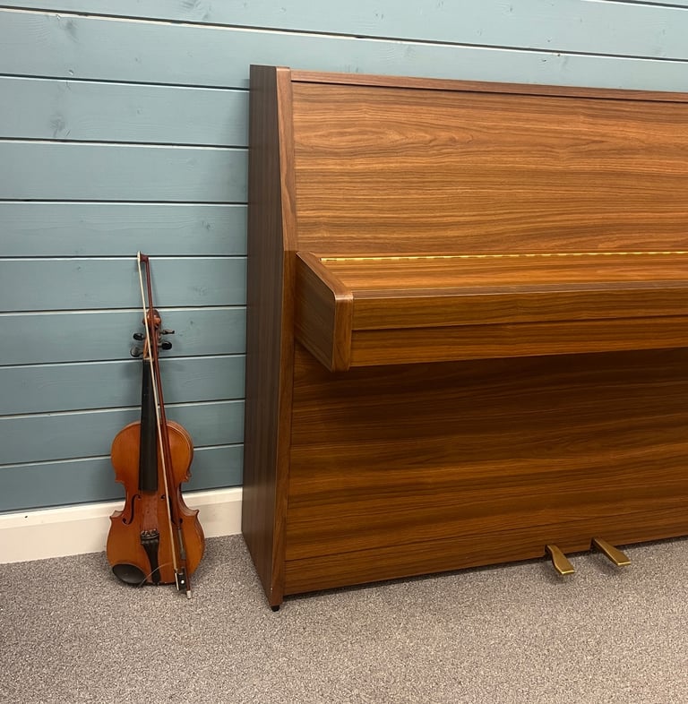 🎵🎹 STUNNING YAMAHA E108 **TUNED/SERVICED/WARRANTY AND FREE DELIVERY**🎹🎵