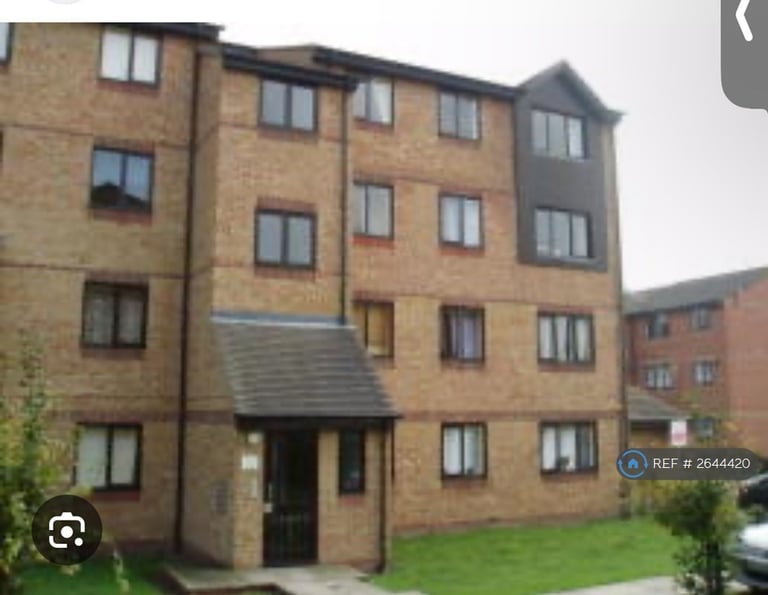 2 bedroom flat in Waterville Drive, Vange, Basildon, SS16 (2 bed) (#2644420)