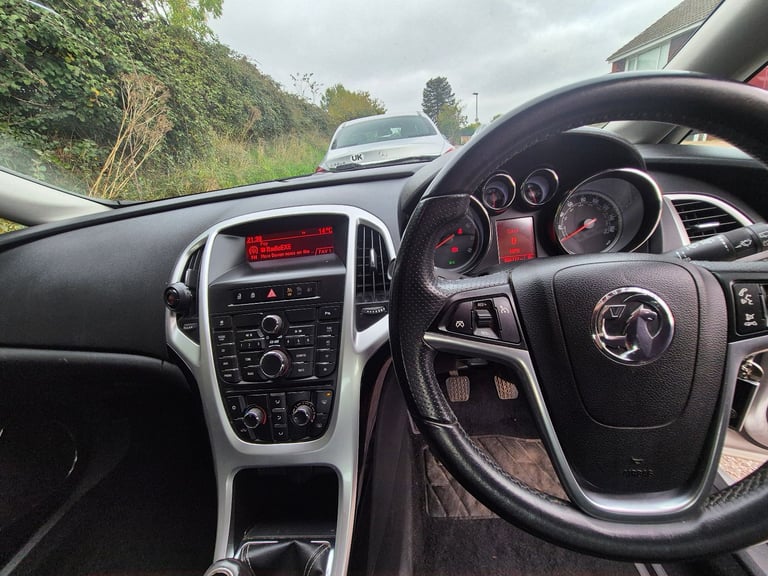 Vauxhall, ASTRA, Hatchback, 2011, Manual, 1398 (cc), 5 doors