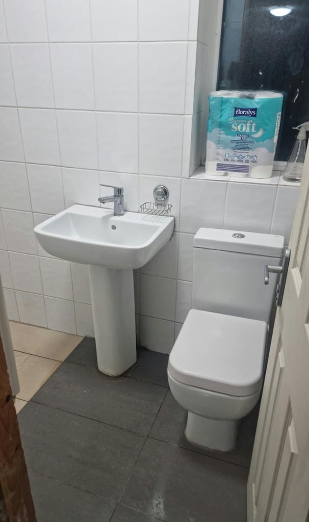 🏡 Studio for Rent – Worcester Park
