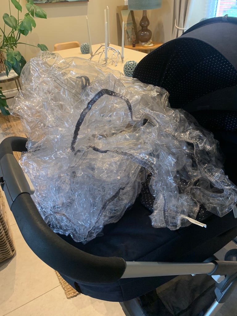  stokke transport system complete with carrycot and adjustable stroller seat black with spot trim