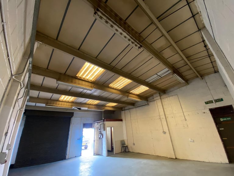 Small secure unit with parking, 750SQF WITH car park in a great location NG7 2AB 
