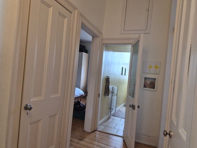 4 bed 2 bath flat with roof terrace to rent