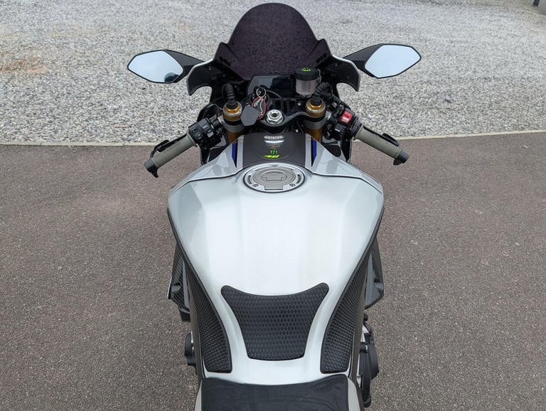 2016 YAMAHA YZF-R1M