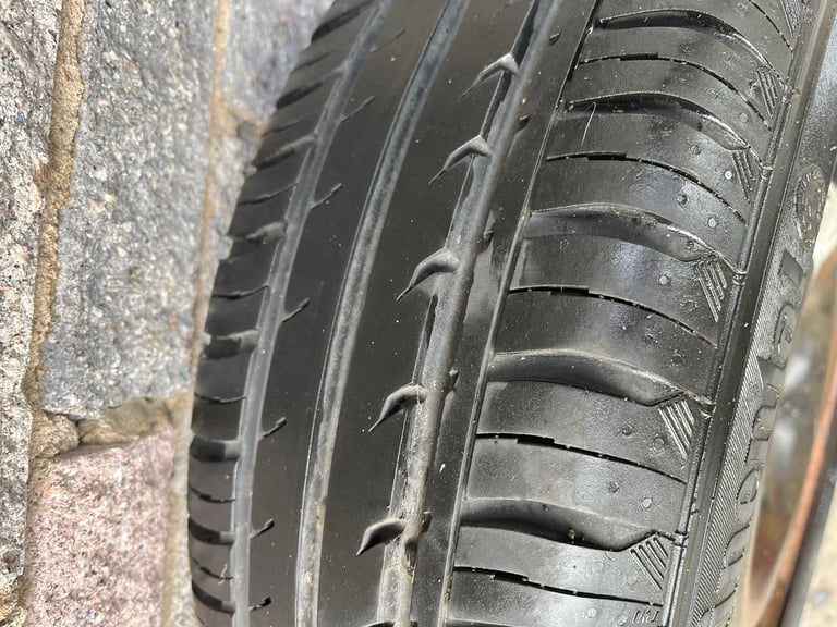185x65x15 CONTINETAL TYRE BARGAIN