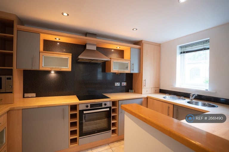 2 bedroom flat in City Quay, Liverpool, L3 (2 bed) (#2661490)