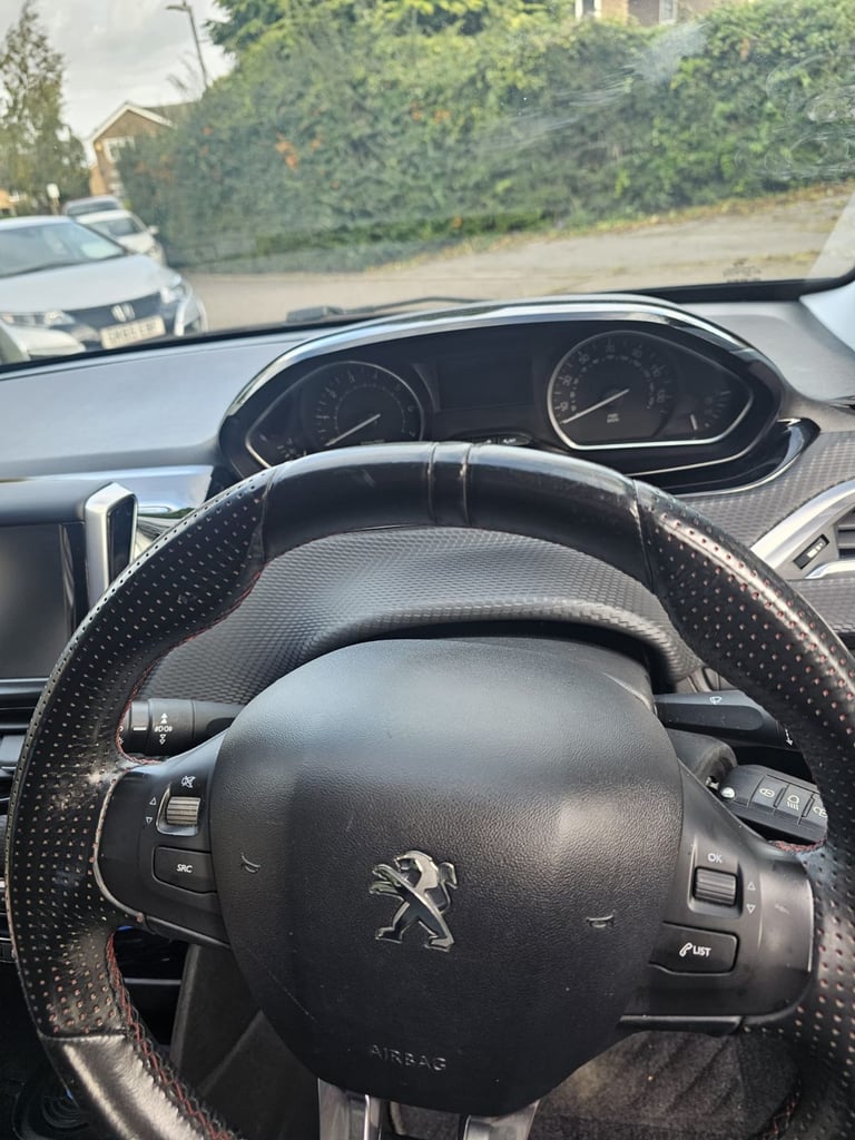 Peugeot, 208, Hatchback, 2015, Manual, 1199 (cc), 5 doors