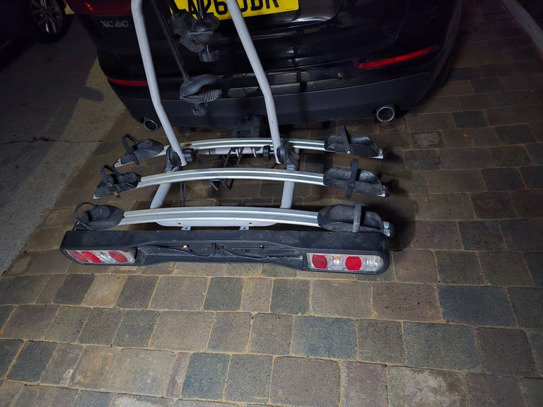 Tow bar bike rack realy good condition 