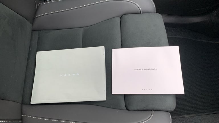 2024 Volvo XC40 2.0 B4 MHEV Plus SUV 5dr Petrol Hybrid DCT Auto Euro 6 (s/s) (197 ps) ESTATE Petr...