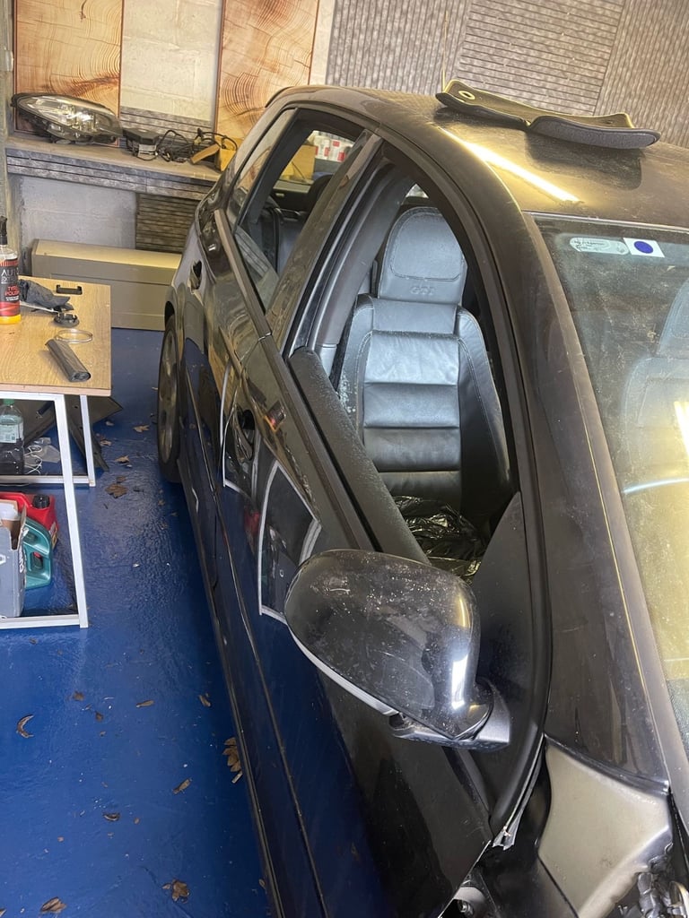 Volkswagen, GOLF, Hatchback, 2005, Manual, 1984 (cc), 5 doors