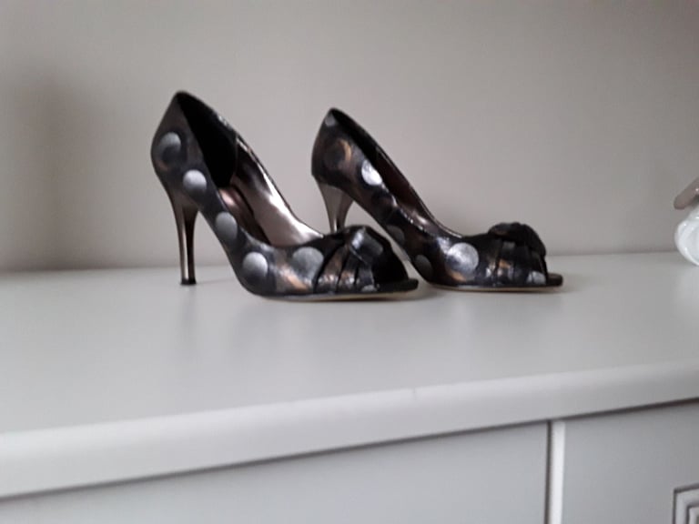 Ladies stilleto heel shoe