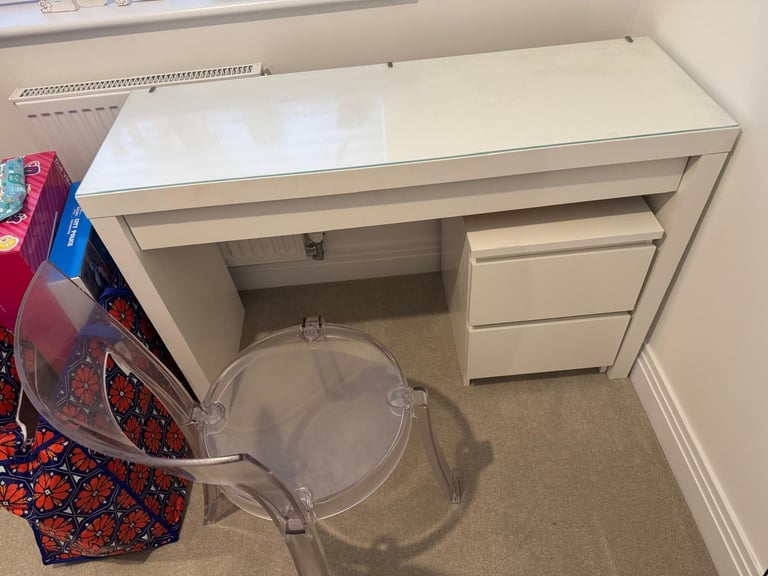 Dressing table with glass top, 1 draw and chair included 