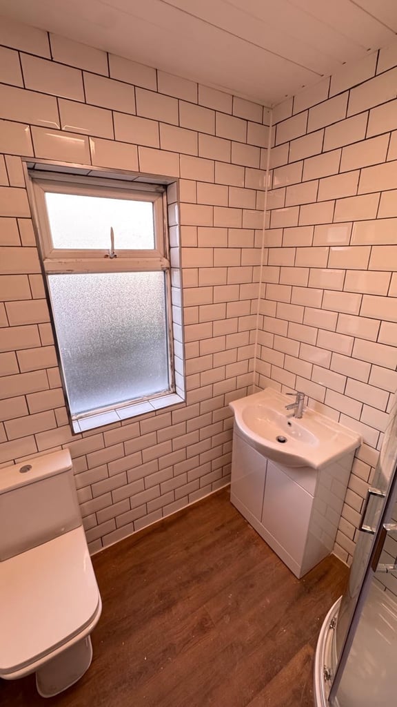 Newly renovated 2-Bedroom terraced home near City Center 