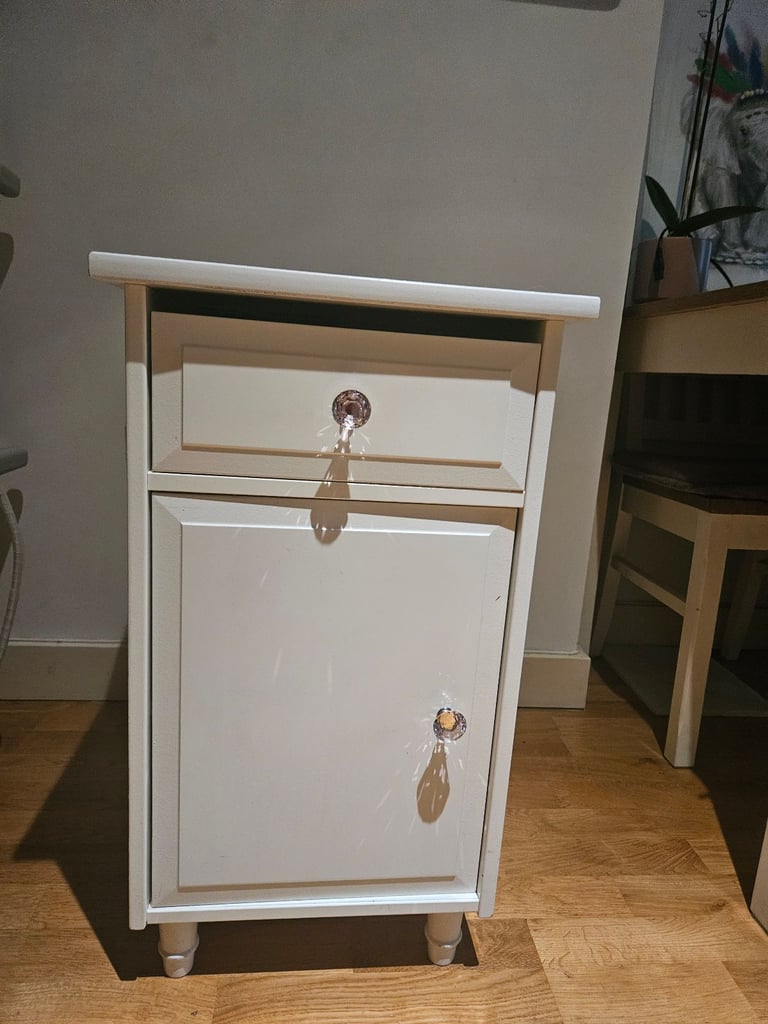 Hemnes Ikea bedside table 