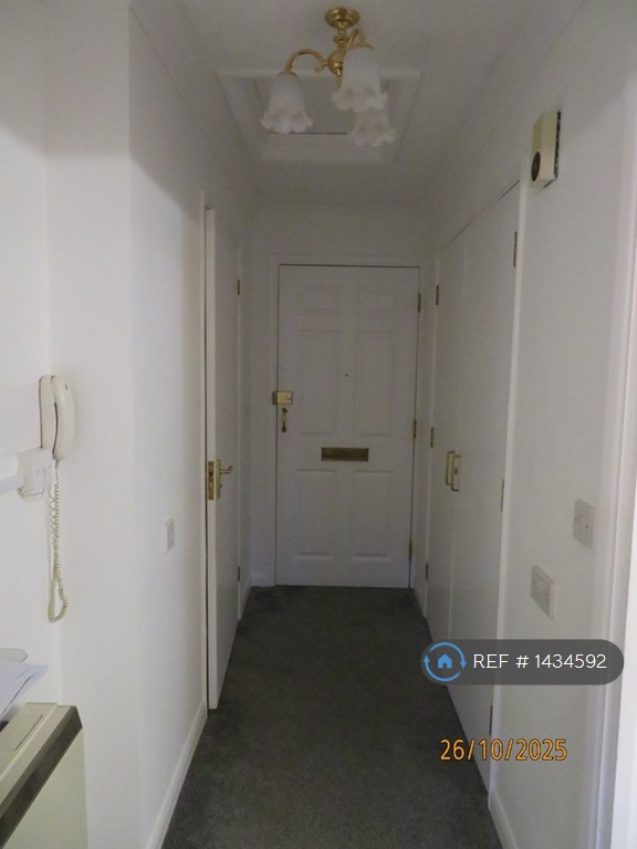 1 bedroom flat in Westminster Court, London, E11 (1 bed) (#1434592)