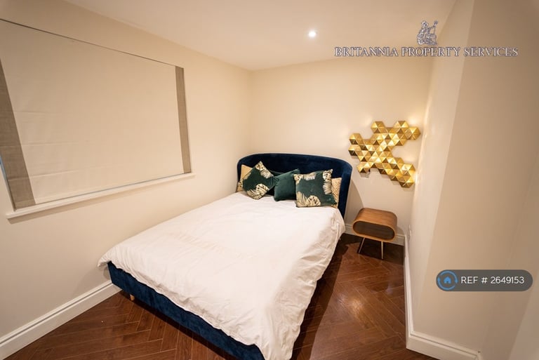 3 bedroom flat in The Mailbox, Birmingham, B1 (3 bed) (#2649153)