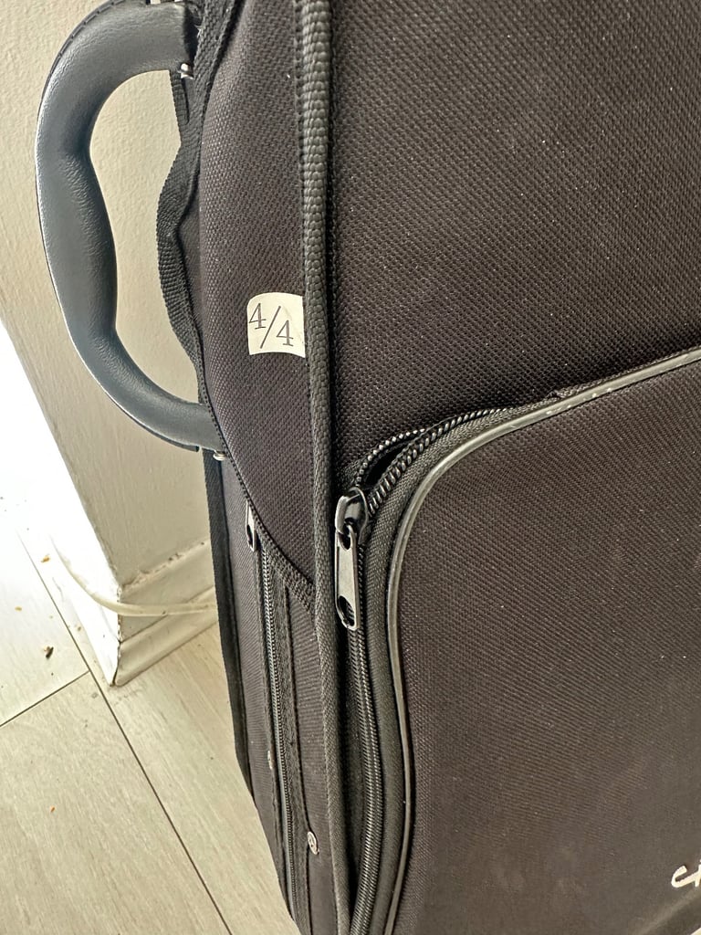 Full size forenza violin plush case and bow 