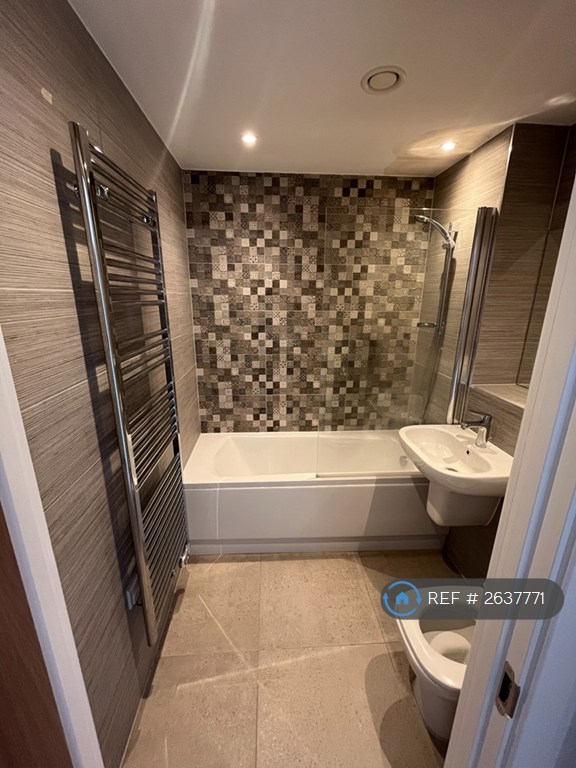 1 bedroom flat in Meadow Mill, Stockport, SK1 (1 bed) (#2637771)