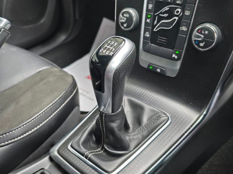 2017 Volvo V40 2.0 D2 R-Design Nav Plus Hatchback 5dr Diesel Manual Euro 6 (s/s) (120 ps) Hatchba...