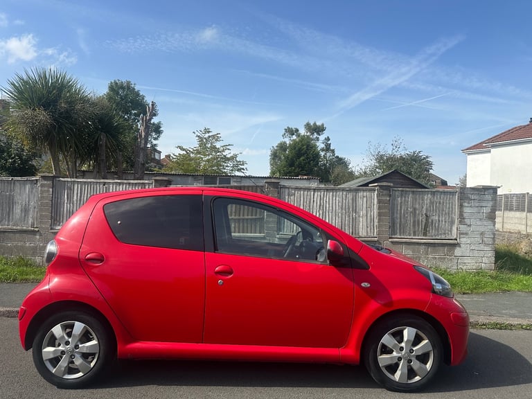 Toyota, AYGO, Hatchback, 2011, Manual, 998 (cc), 5 doors