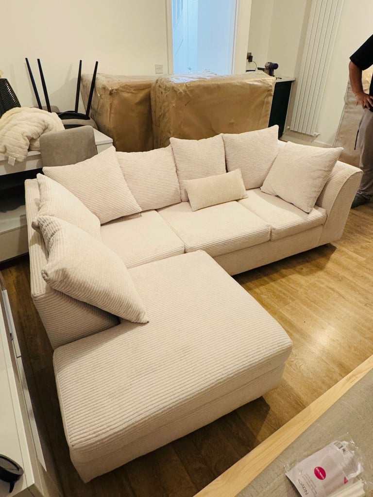 L shape sofa for £170(we can deliver)