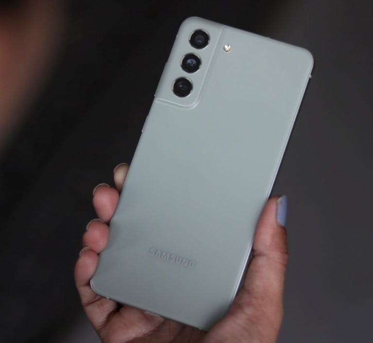 Like New Used Samsung Galaxy S21 FE Unlocked One Year Warranty 