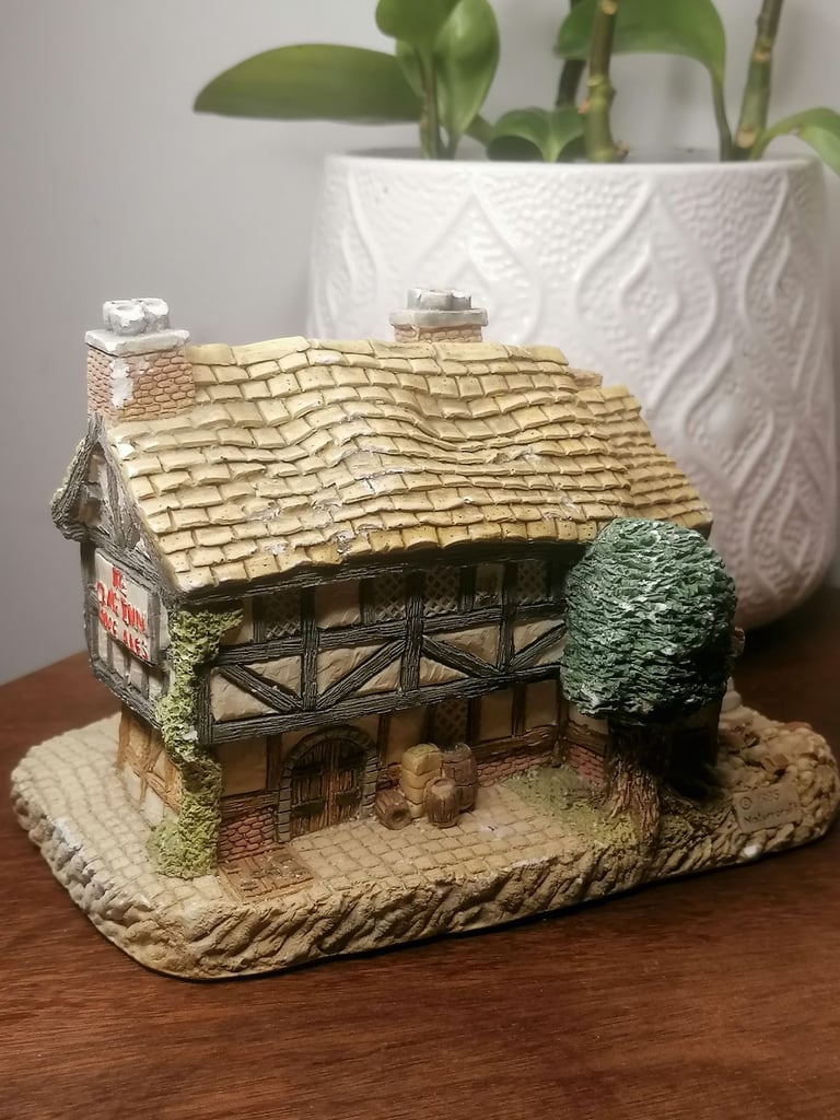 Vintage Naturalcraft memory lane cottages by Peter Tomlins Crag inn Made in England.