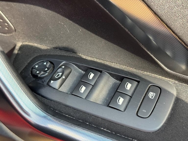 2015 Peugeot 2008 1.6 e-HDi Allure EGC Euro 5 (s/s) 5dr HATCHBACK Diesel Automatic