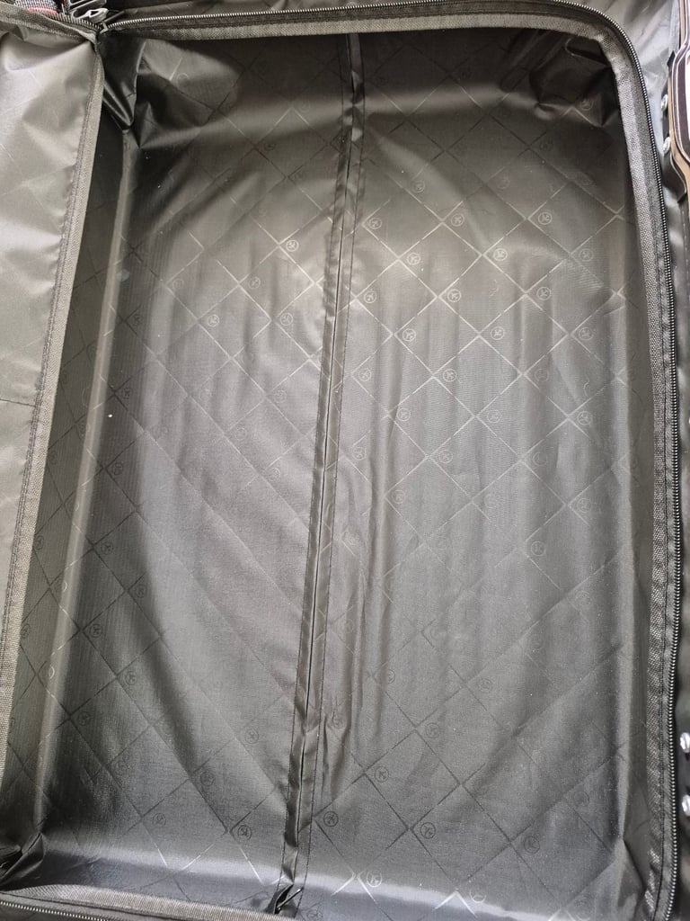 Hard shell suitcase 