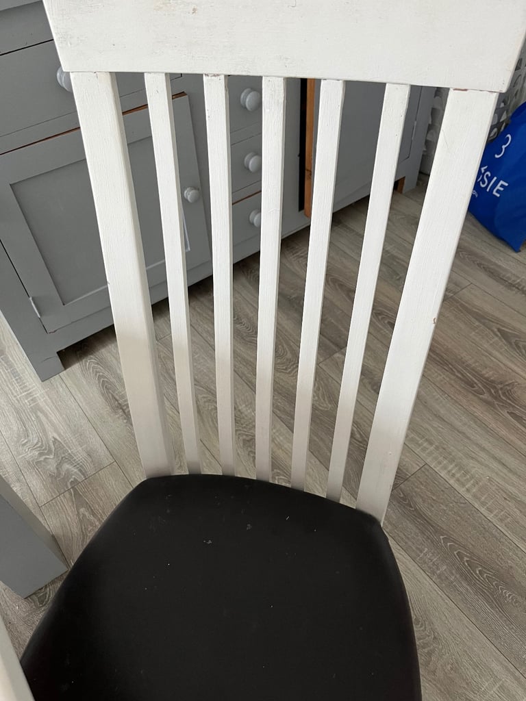 Oak dining table and 6 chairs 