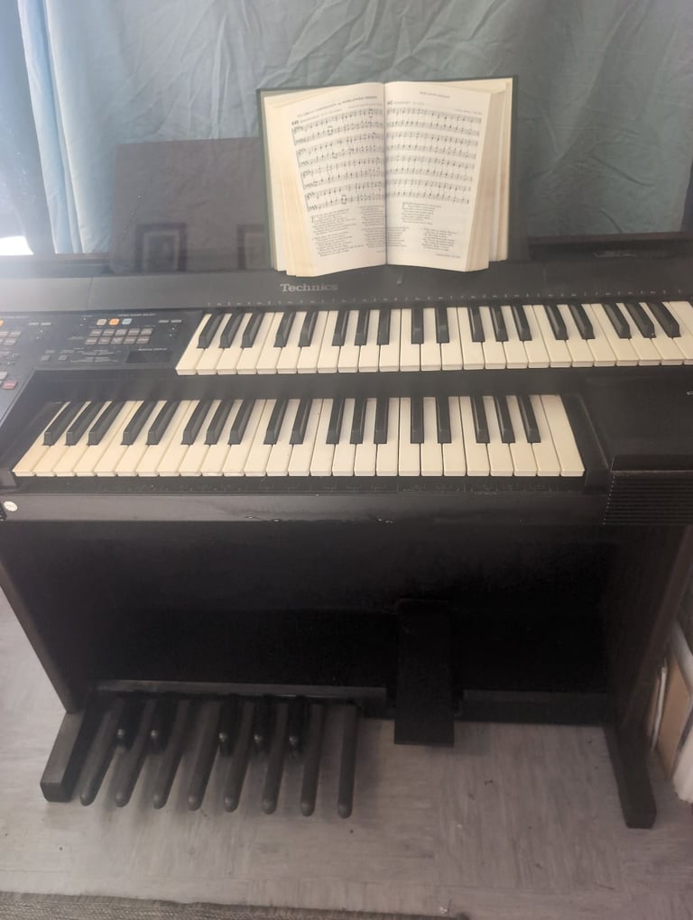 Electric keyboard/ Organ