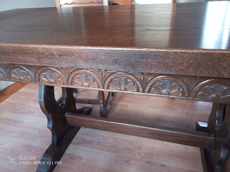 OAK DINNING TABLE