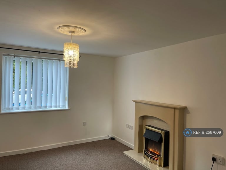 1 bedroom flat in Willow Court, Standish, Wigan, WN6 (1 bed) (#2667609)