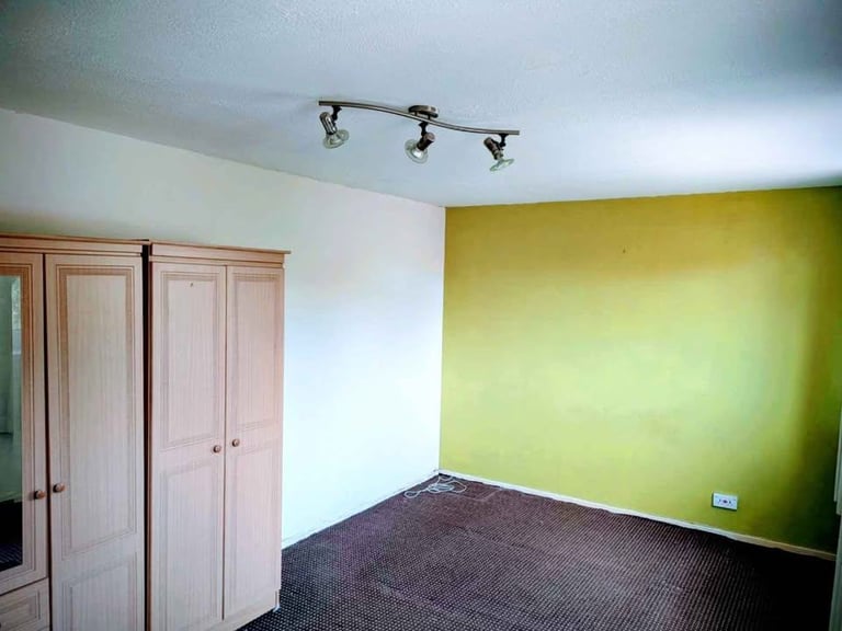 INVESTMENT OPPORTUNITY 2 Bed End Terrace BMV £75K