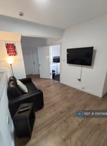 3 bedroom flat in Copson Street, Manchester, M20 (3 bed) (#1597069)