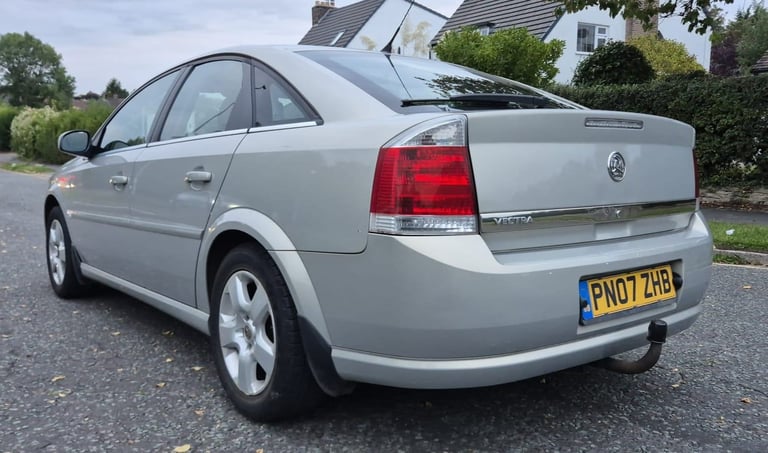 Low mileage, Long term owners, well cared for - 2007 Vauxhall Vectra Exclusiv 1.8 16V Petrol Manual