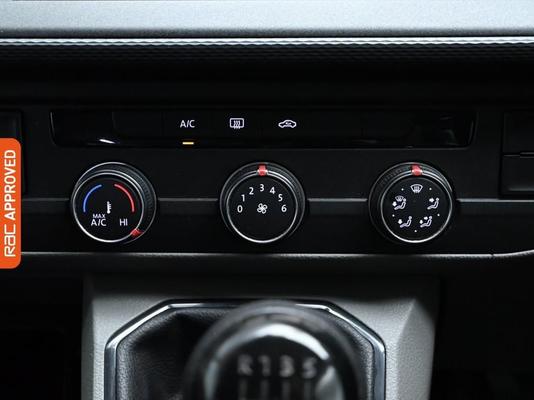 2021 Volkswagen Transporter 2.0 TDI T30 Highline Kombi Double Cab 5dr Diesel Manual FWD SWB Euro ...