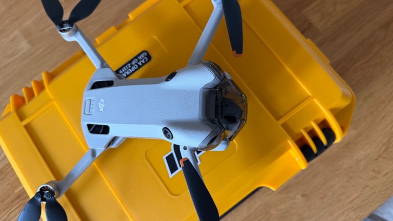 DJI Mini 4 Pro (Fly More Combo) Six Batteries (CASH On COLLECTION Only)