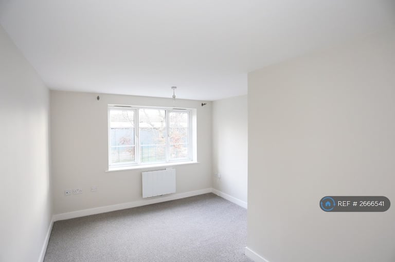 2 bedroom flat in George Street, Prestwich, Manchester, M25 (2 bed) (#2666541)
