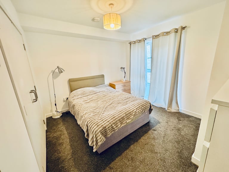FURNISHED 2-bed Flat Double rooms Included Utilities weekly short-term car park
