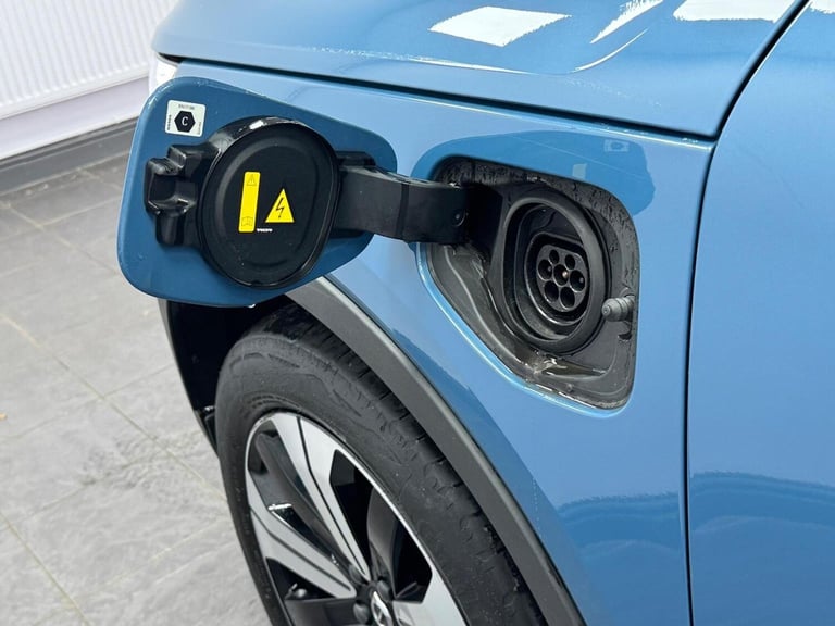 VOLVO XC40 1.5h T5 Recharge 10.7kWh Ultimate Dark Auto Euro 6 (s/s) 5dr 2023
