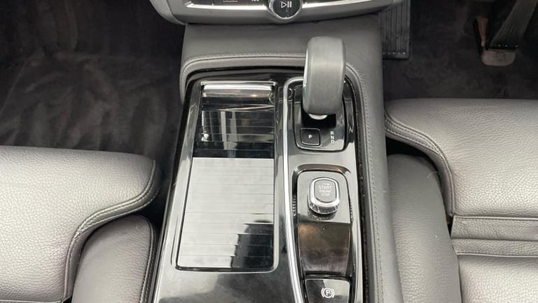 2024 Volvo V90 Ultra T8 AWD Plug-in hybrid Electric/Petrol Dark Automatic Estate Petrol Automatic