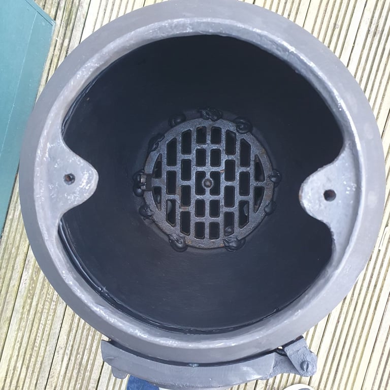 Pot belly cast iron stove 