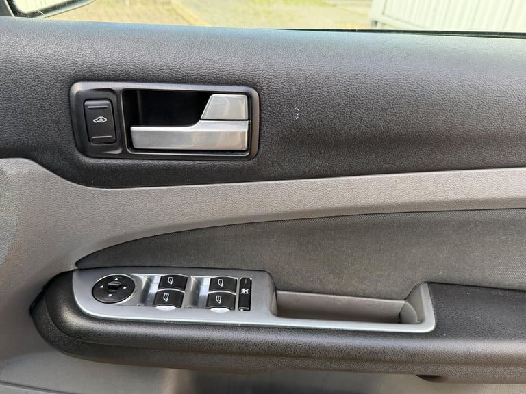 2010 Ford Focus 1.6 Titanium 5dr Auto HATCHBACK PETROL Automatic