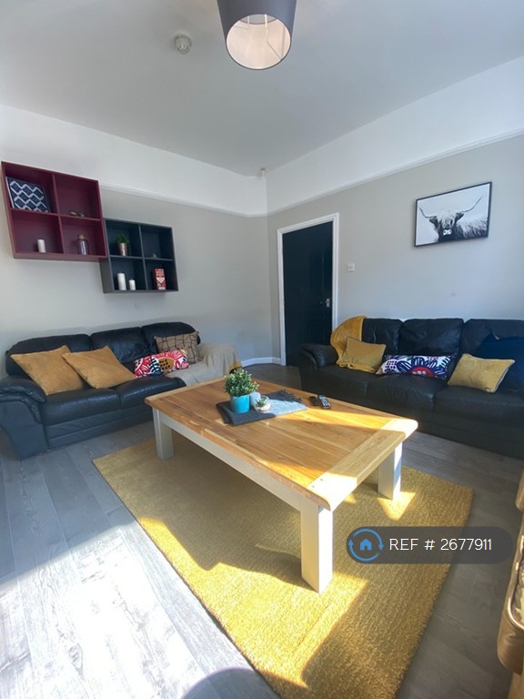 7 bedroom house in Garmoyle Road, Liverpool, L15 (7 bed) (#2677911)